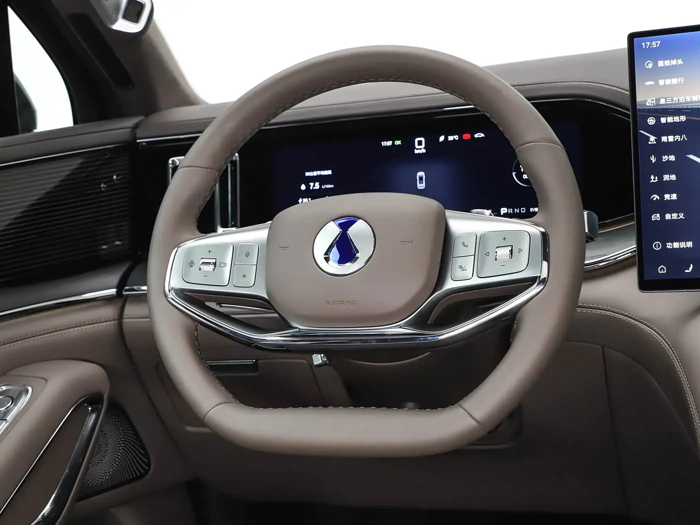 denza-n9-interior-6