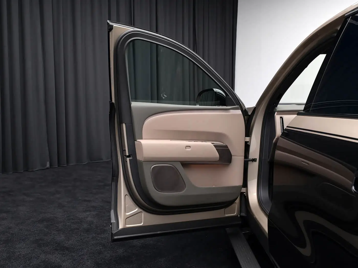 lixiang-l8-livis-interior-foto-brown-10