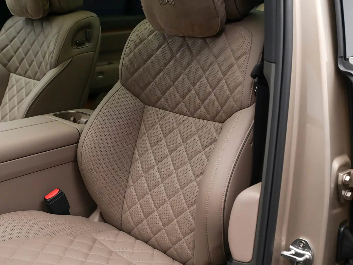 lixiang-l8-livis-interior-foto-brown-14