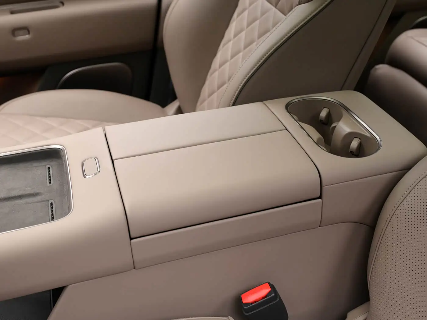 lixiang-l8-livis-interior-foto-brown-15