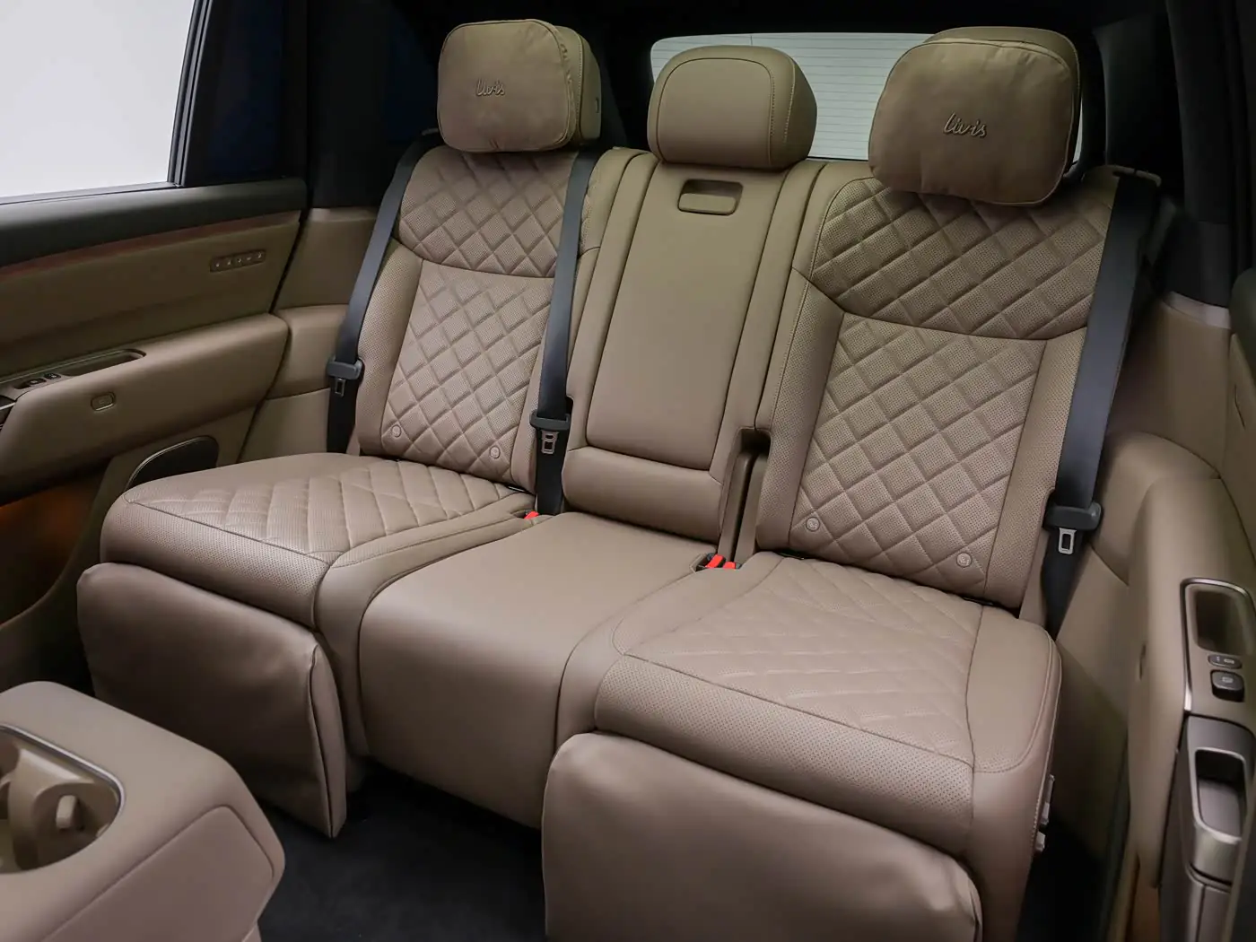 lixiang-l8-livis-interior-foto-brown-17
