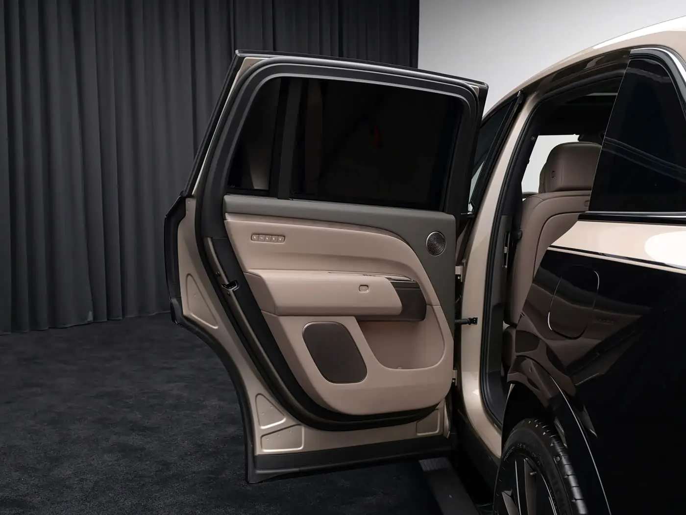 lixiang-l8-livis-interior-foto-brown-18