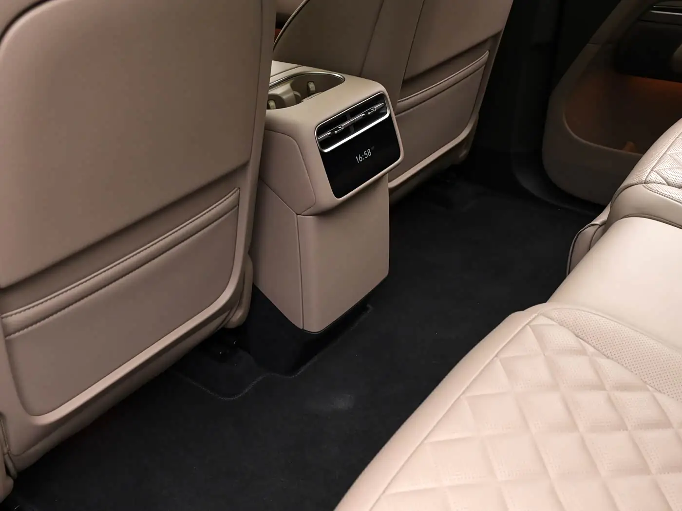 lixiang-l8-livis-interior-foto-brown-19