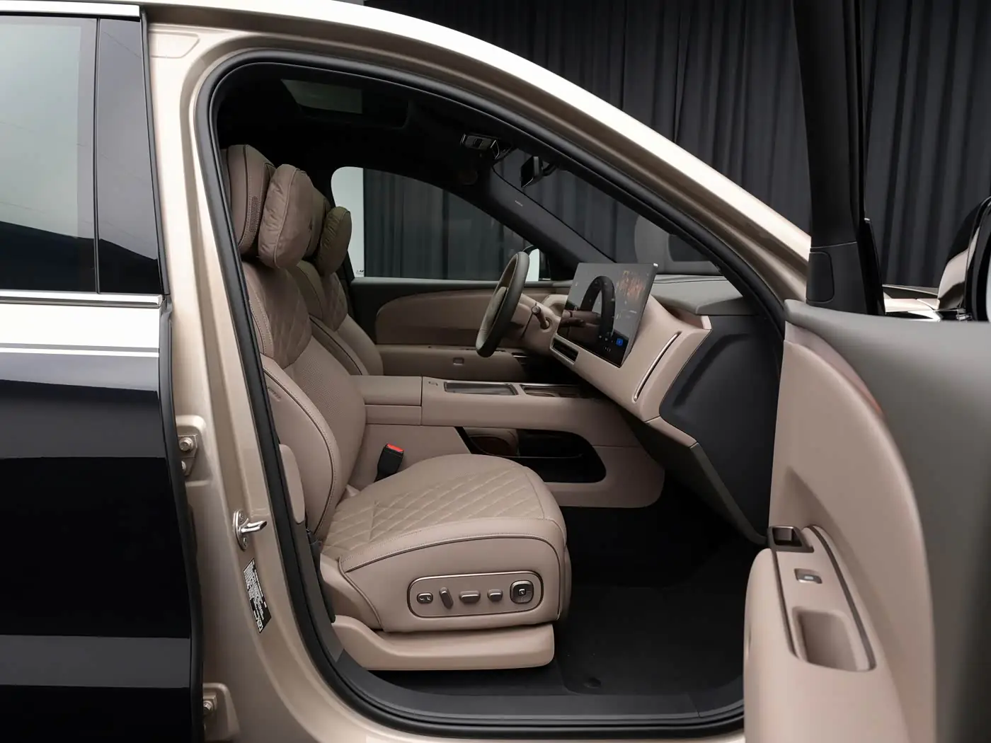 lixiang-l8-livis-interior-foto-brown-22