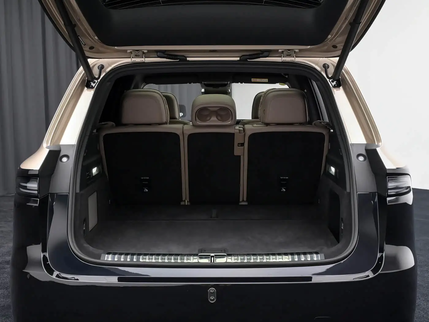 lixiang-l8-livis-interior-foto-brown-28