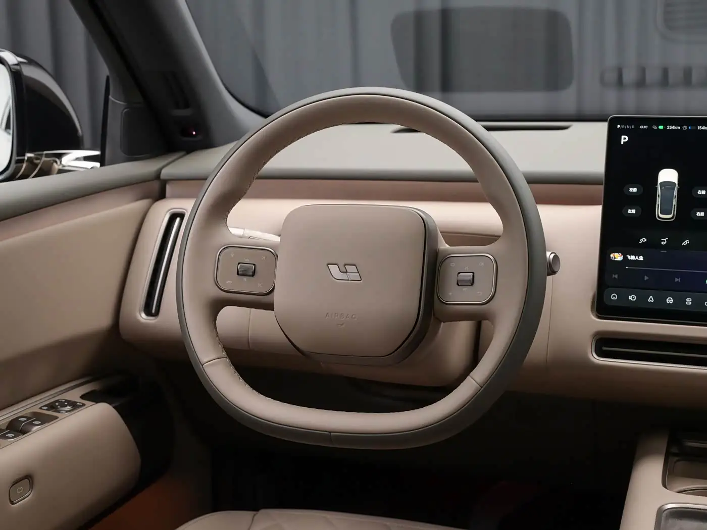 lixiang-l8-livis-interior-foto-brown-7