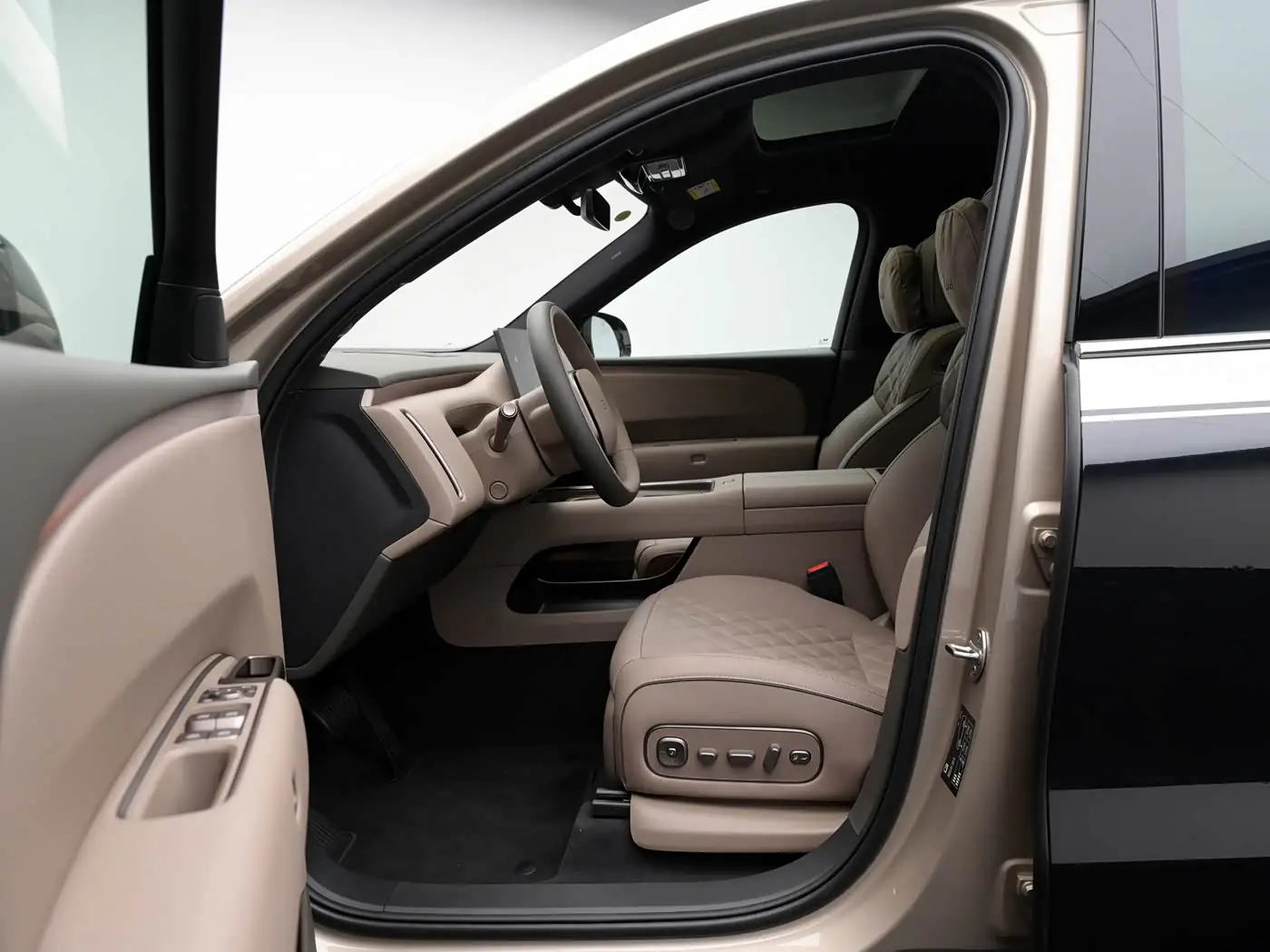 lixiang-l8-livis-interior-foto-brown-8