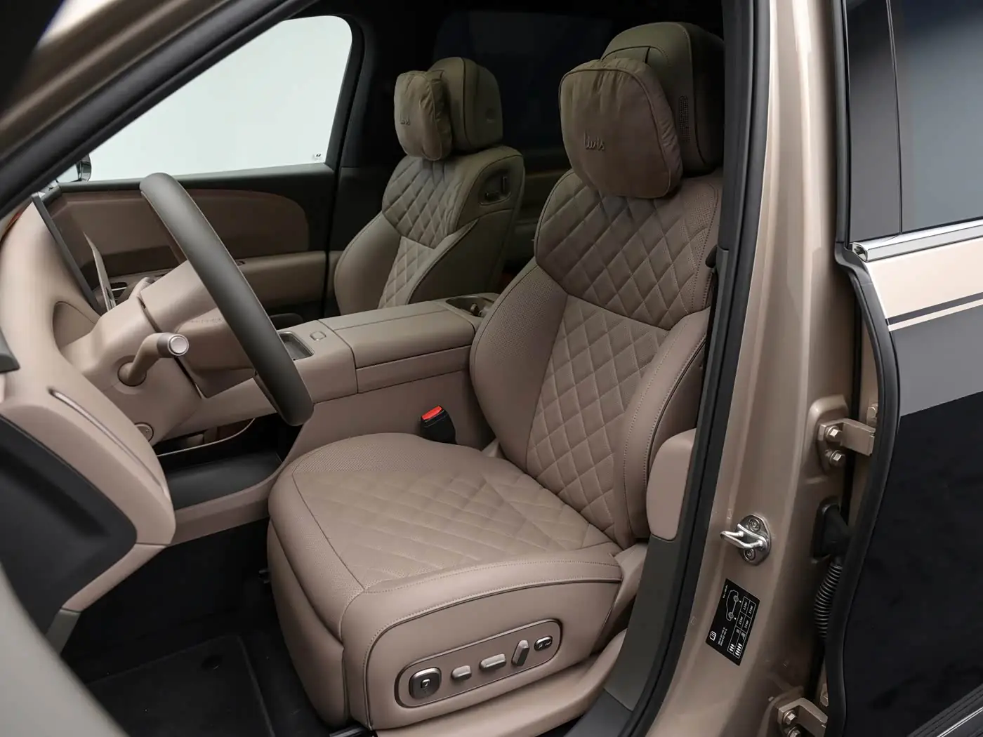 lixiang-l8-livis-interior-foto-brown-9