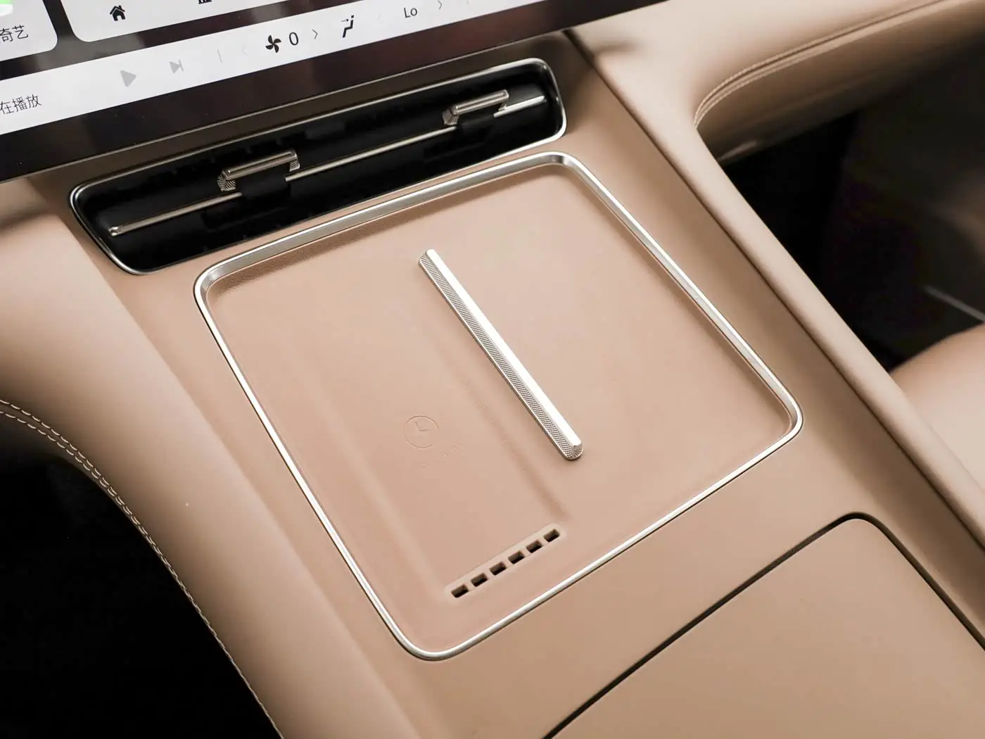 wuling-starlight-l-interior-brown-12