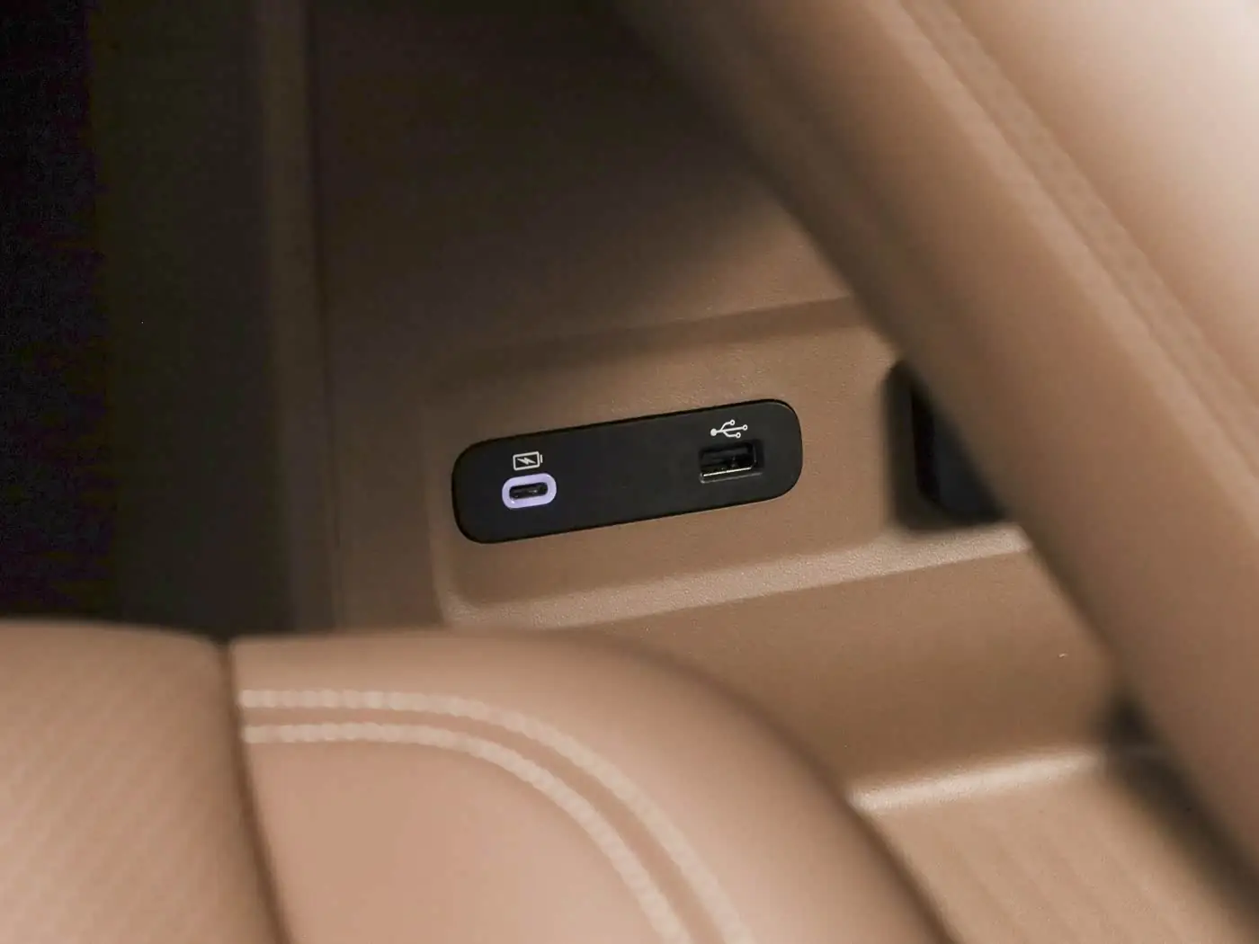 wuling-starlight-l-interior-brown-14