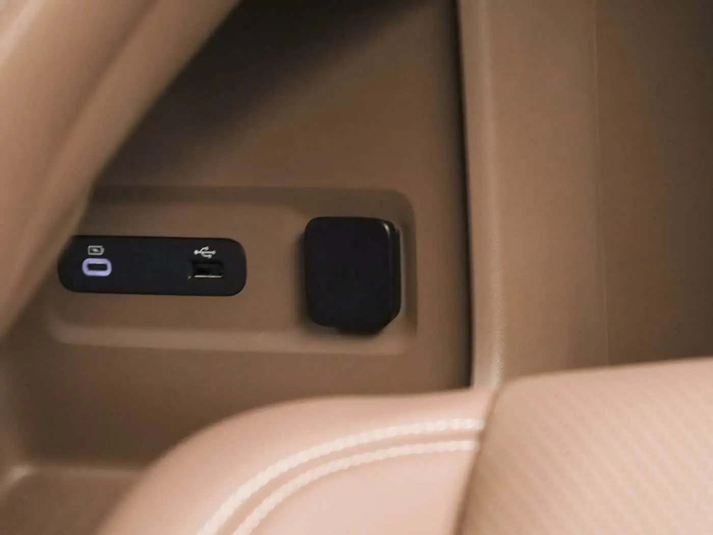 wuling-starlight-l-interior-brown-15