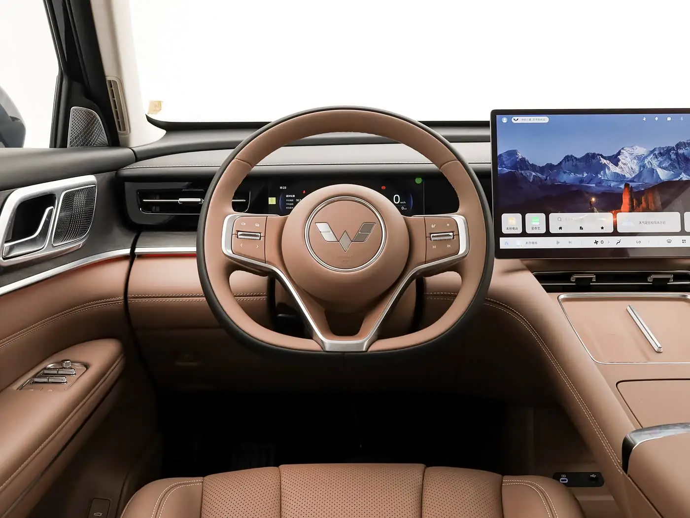wuling-starlight-l-interior-brown-2
