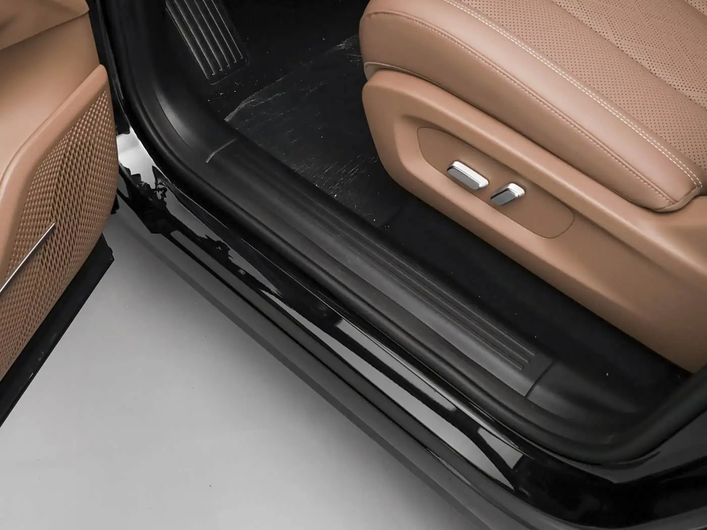 wuling-starlight-l-interior-brown-21