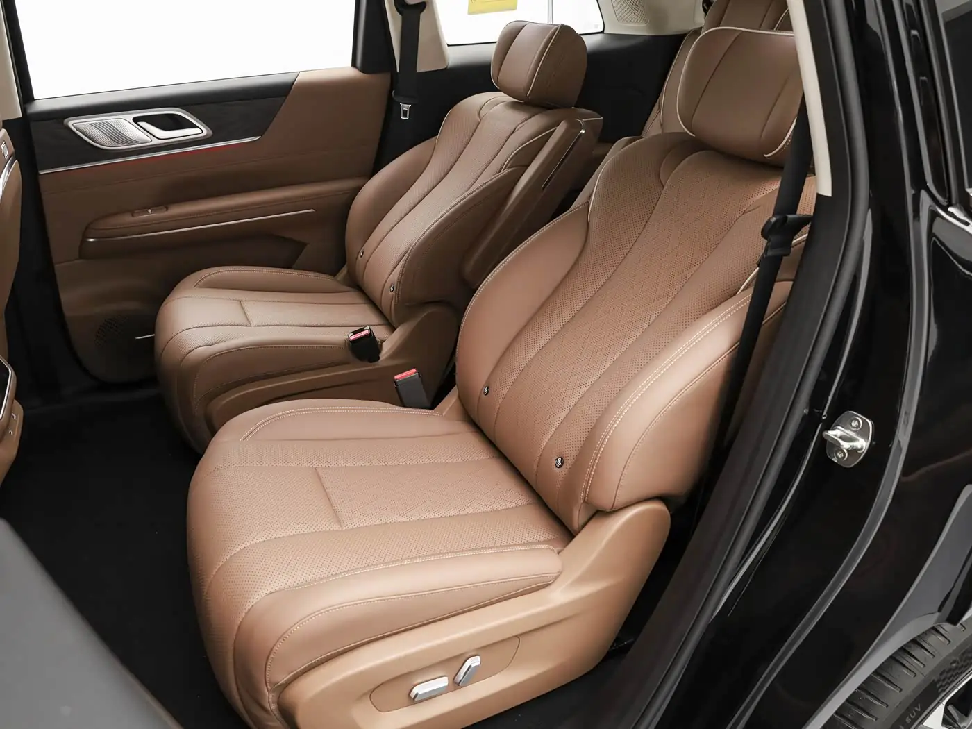 wuling-starlight-l-interior-brown-30