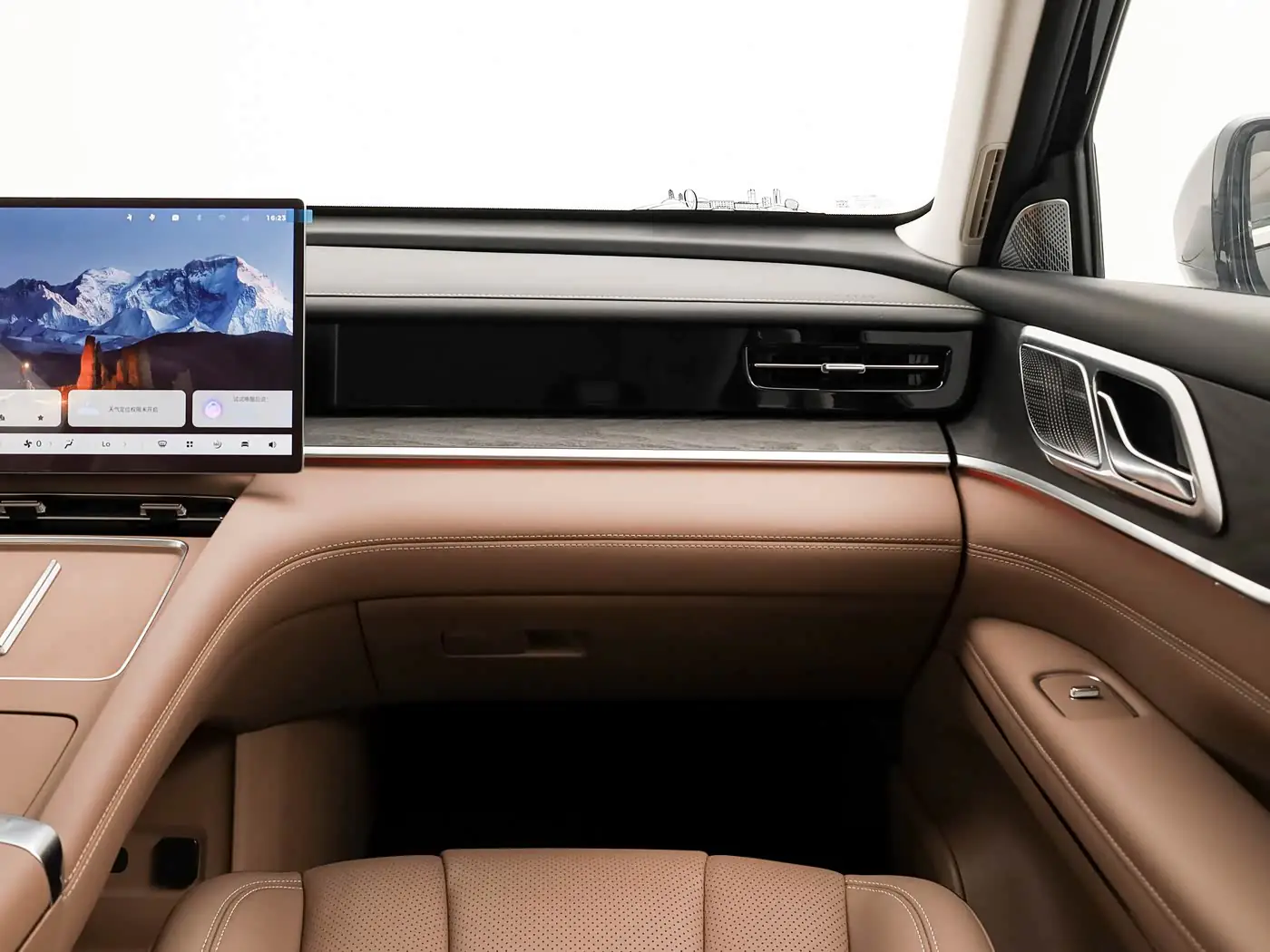wuling-starlight-l-interior-brown-4