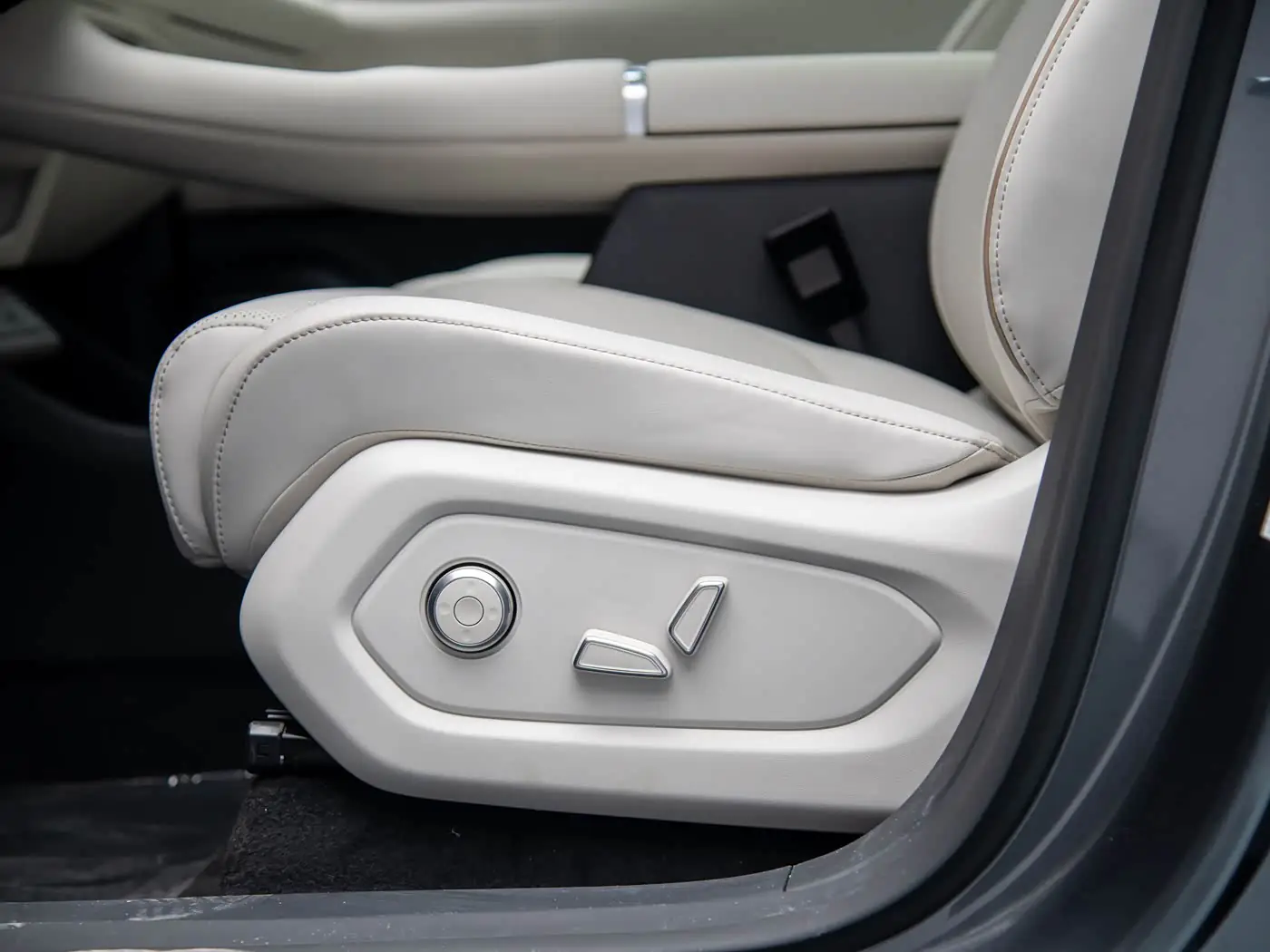 changan-qiyuan-q07-interior-white-13