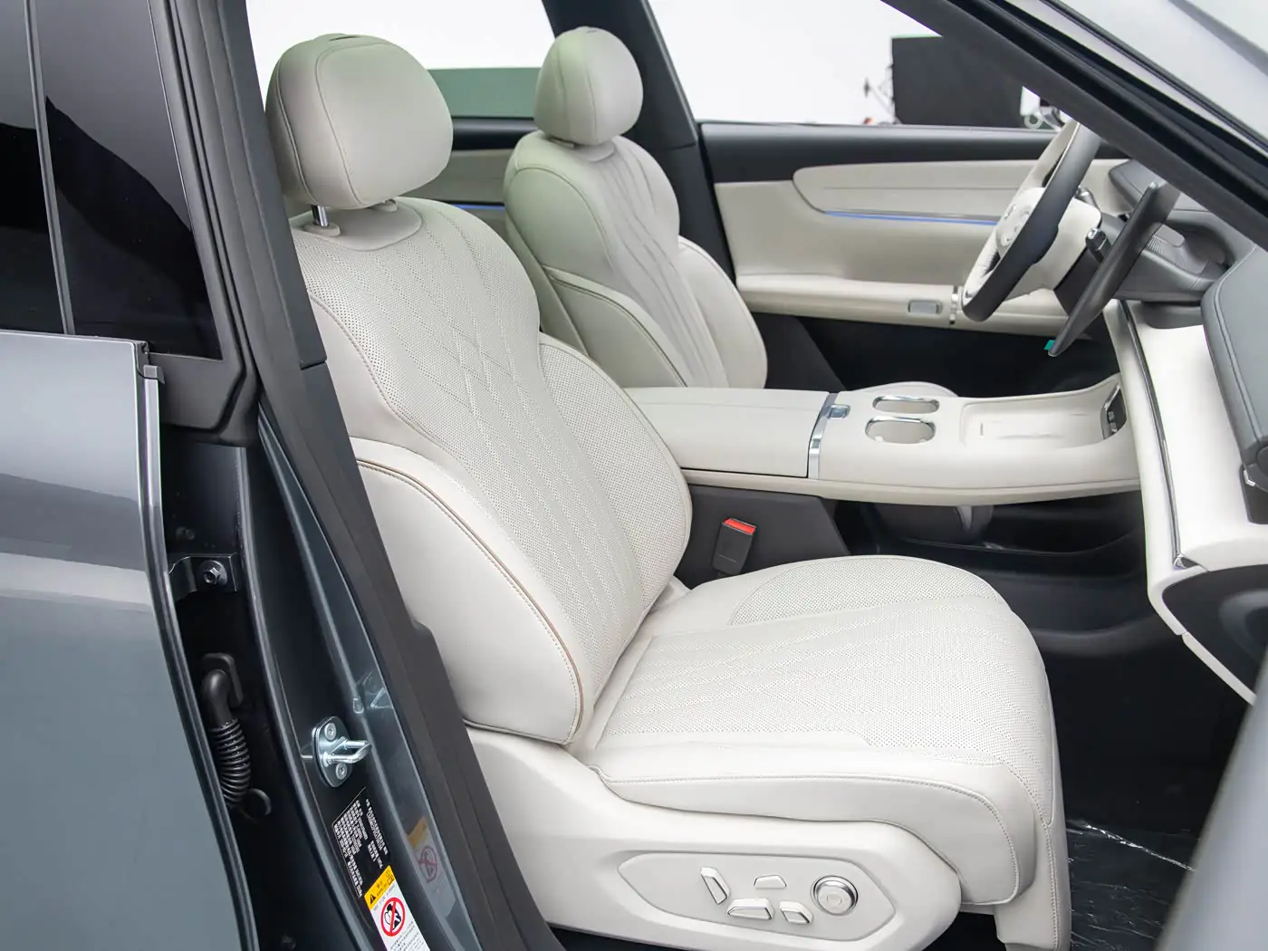 changan-qiyuan-q07-interior-white-22