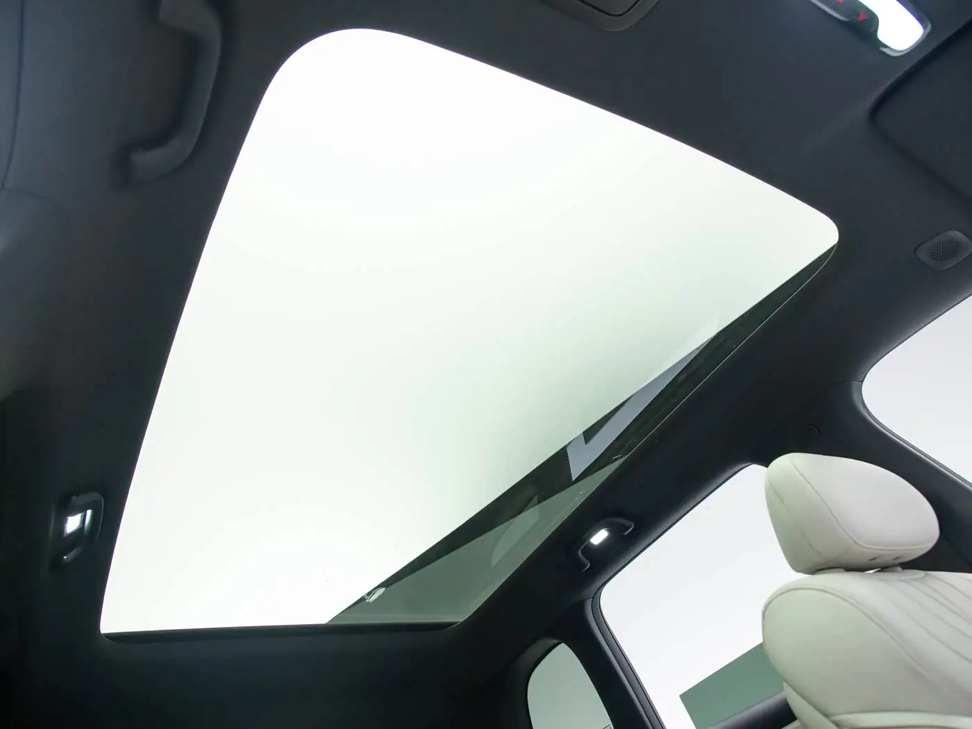 changan-qiyuan-q07-interior-white-23