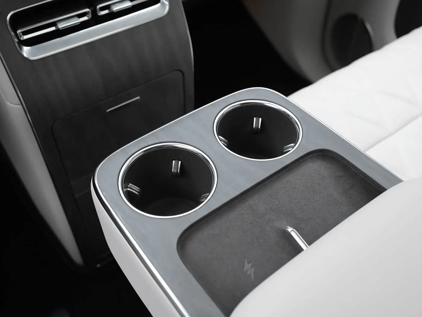 sky-nomad-n70-interior-white-10