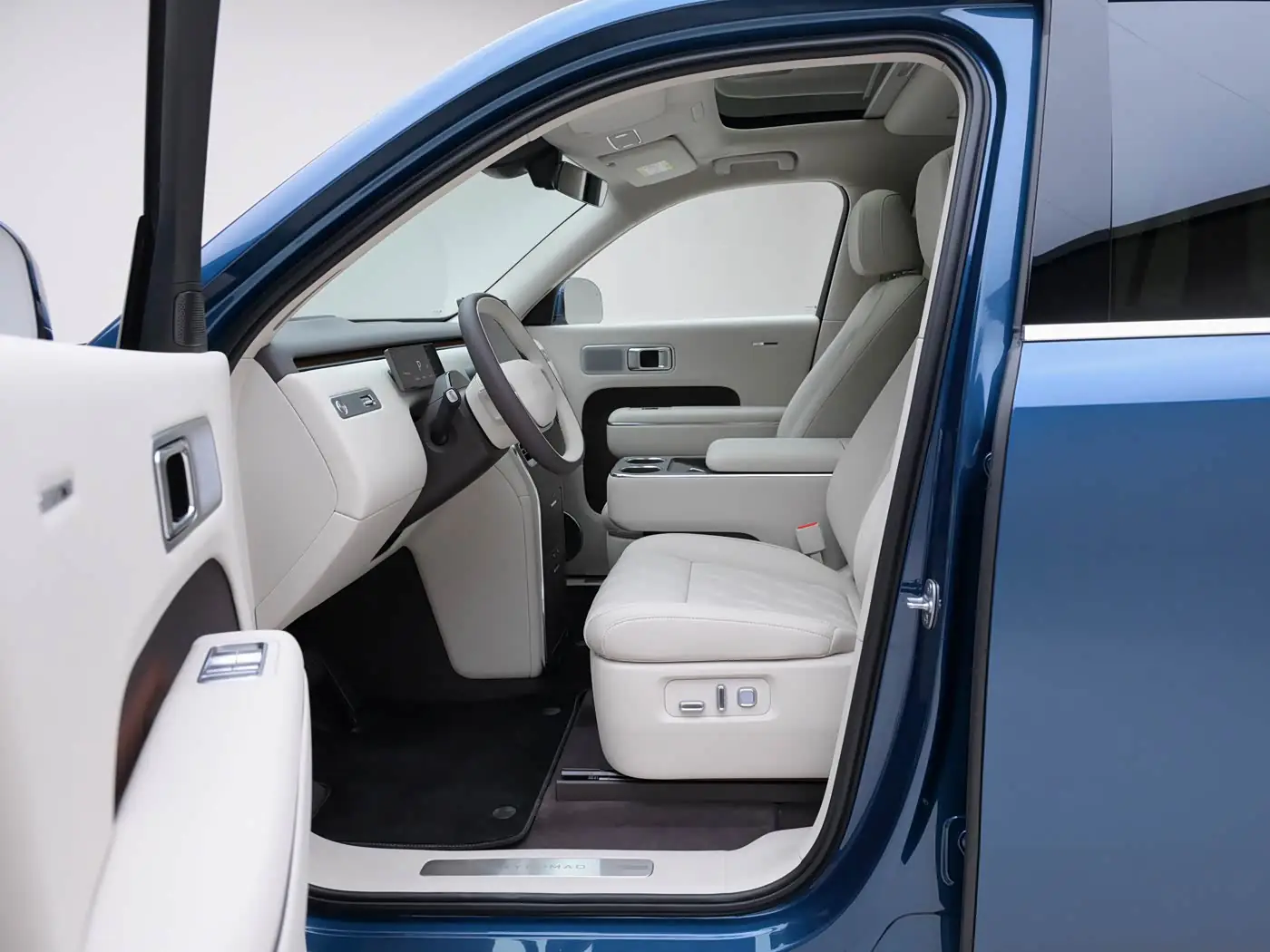 sky-nomad-n70-interior-white-12