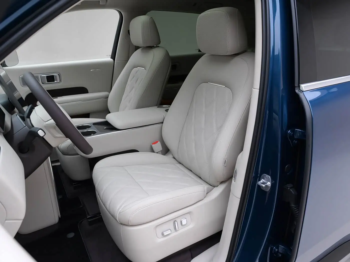 sky-nomad-n70-interior-white-13