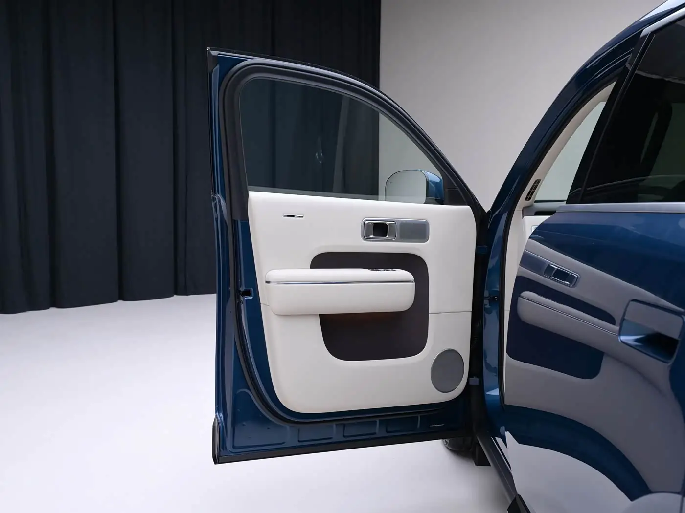 sky-nomad-n70-interior-white-14