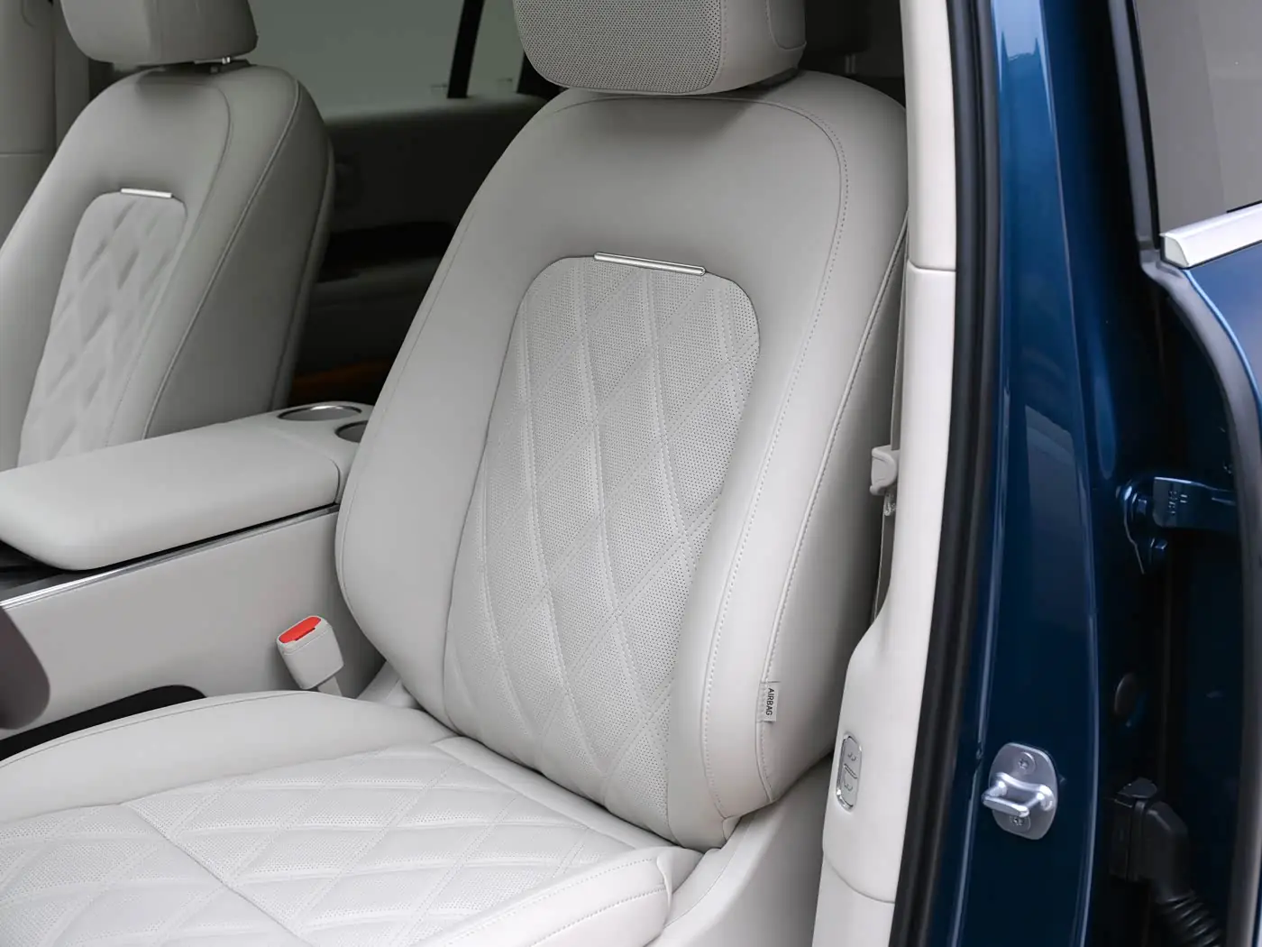 sky-nomad-n70-interior-white-16