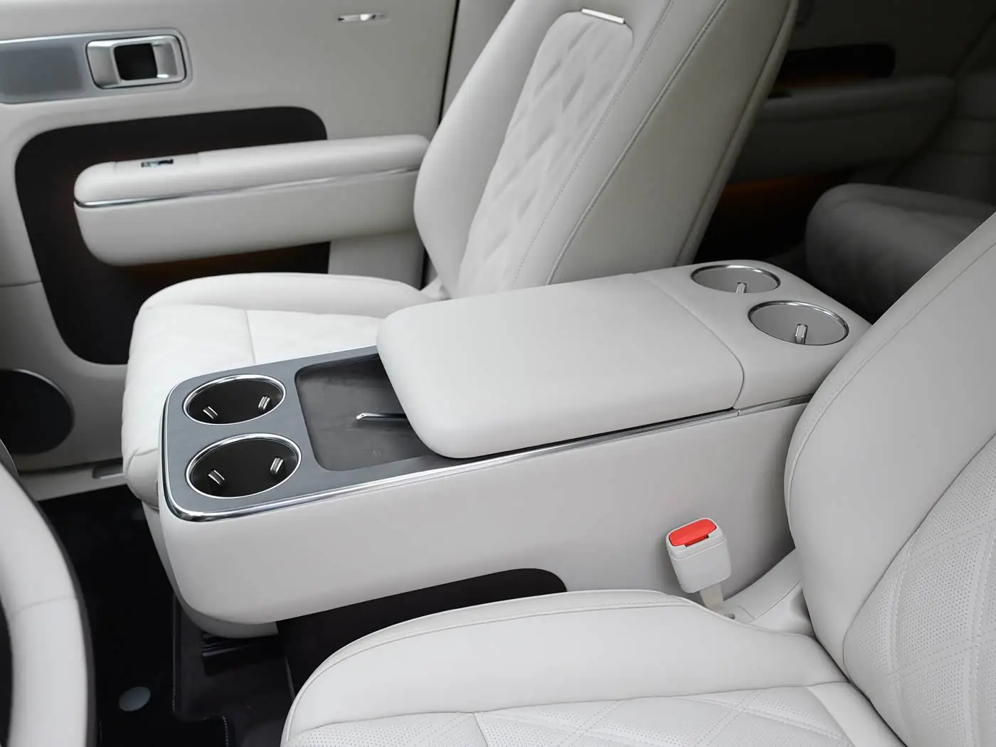 sky-nomad-n70-interior-white-17