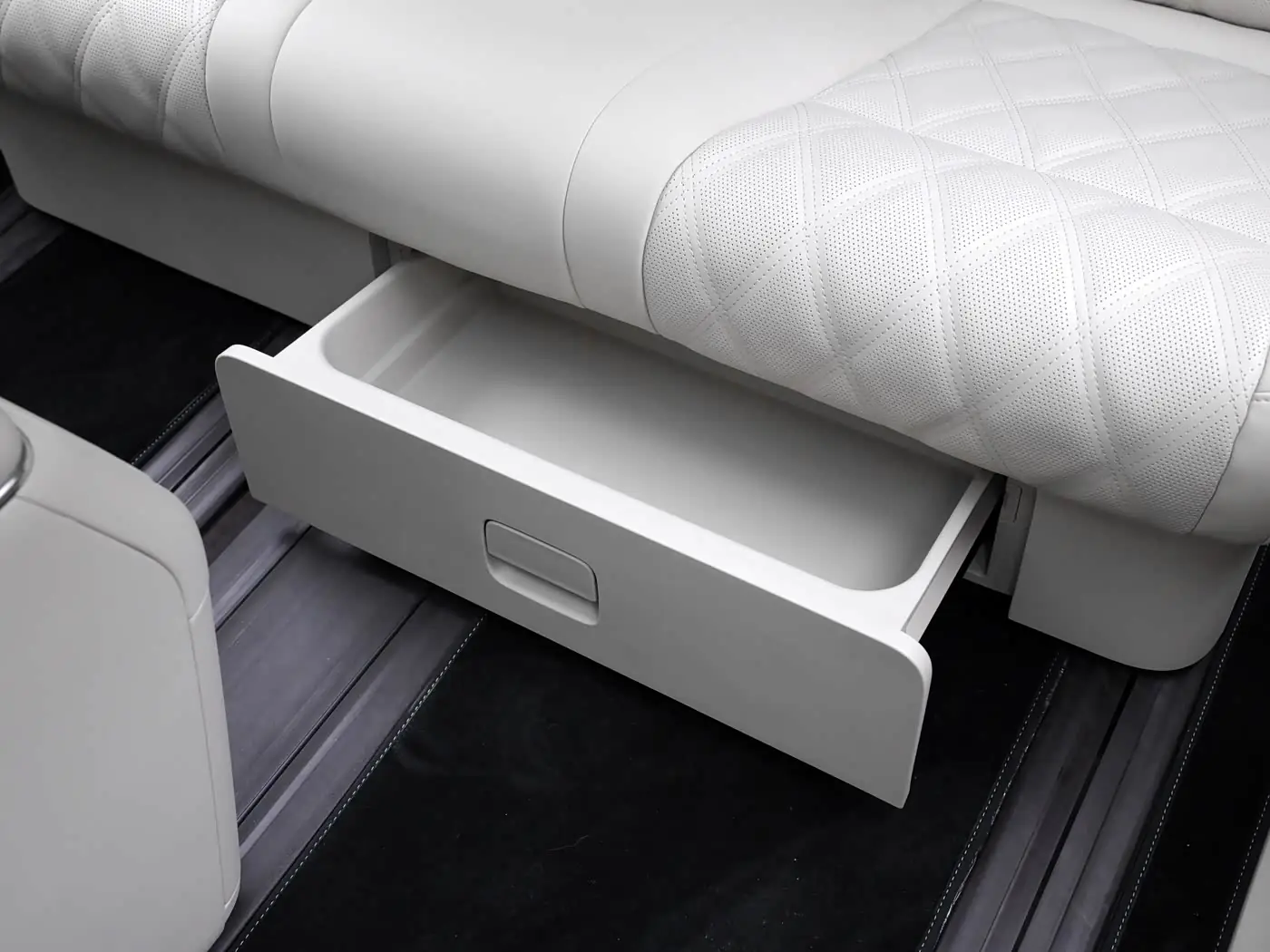 sky-nomad-n70-interior-white-23
