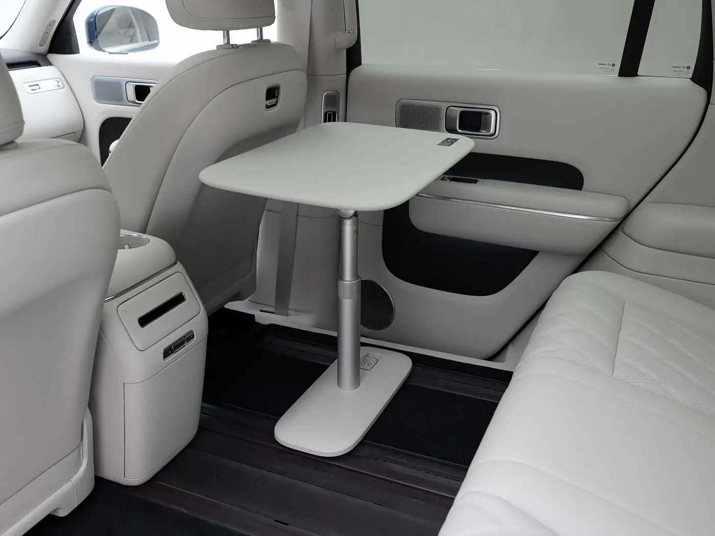 sky-nomad-n70-interior-white-24