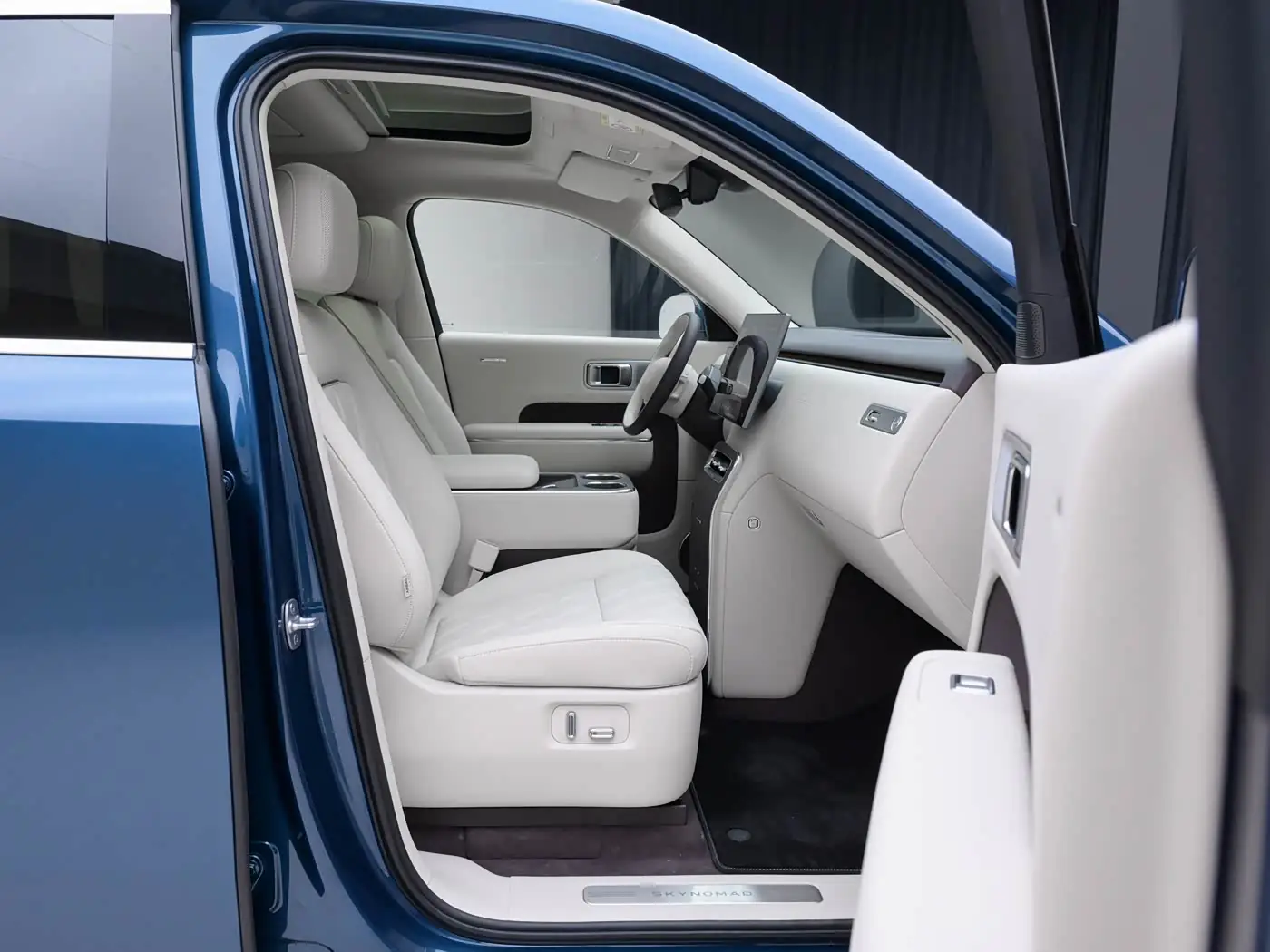sky-nomad-n70-interior-white-25