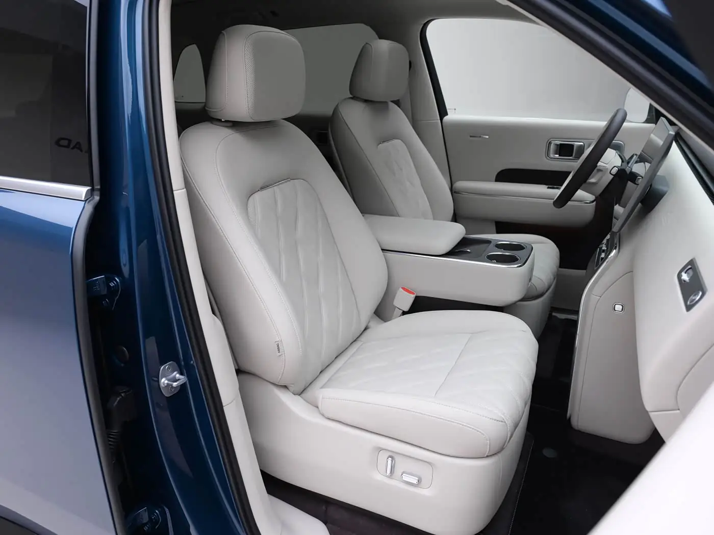 sky-nomad-n70-interior-white-26