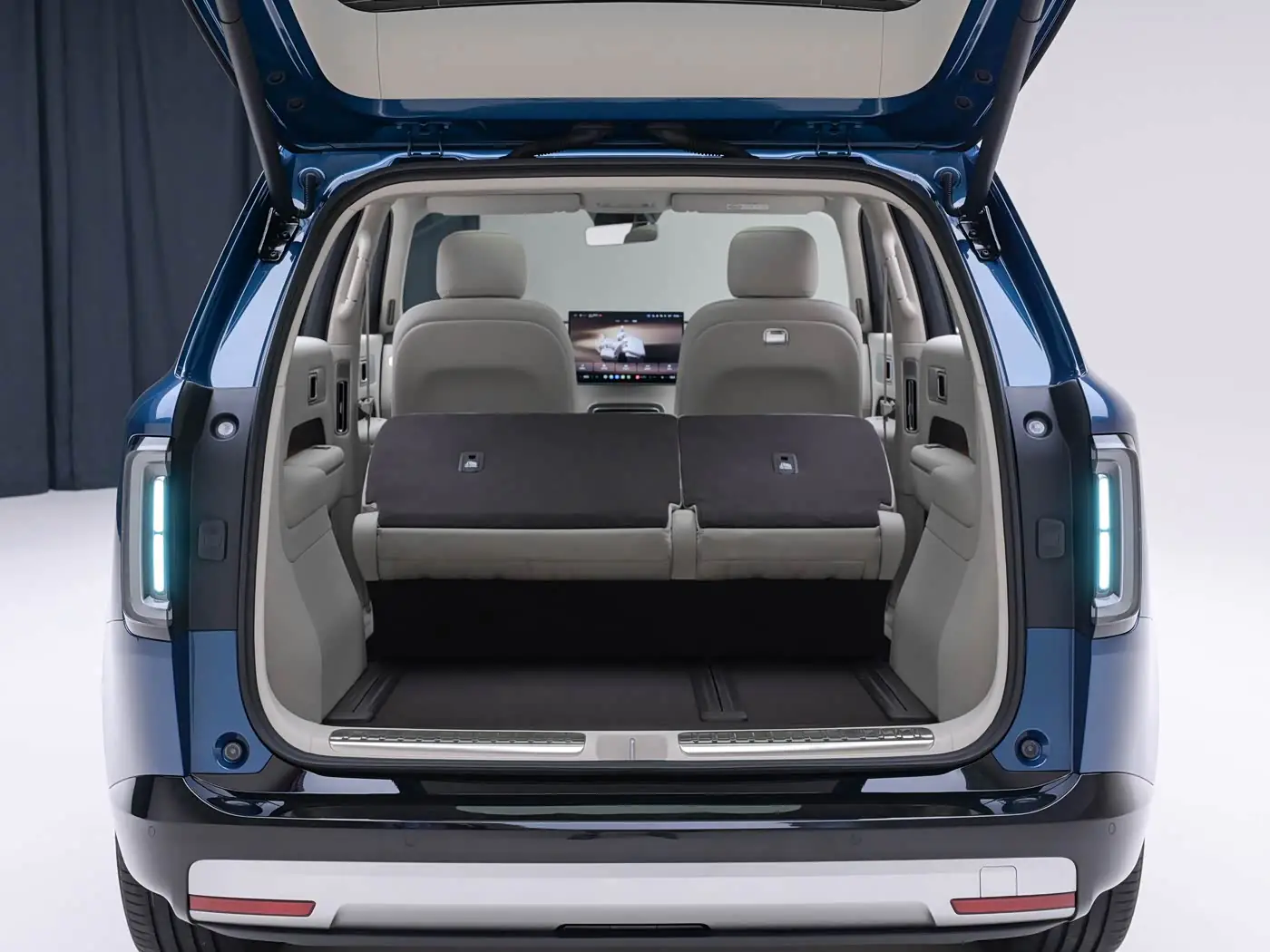sky-nomad-n70-interior-white-31