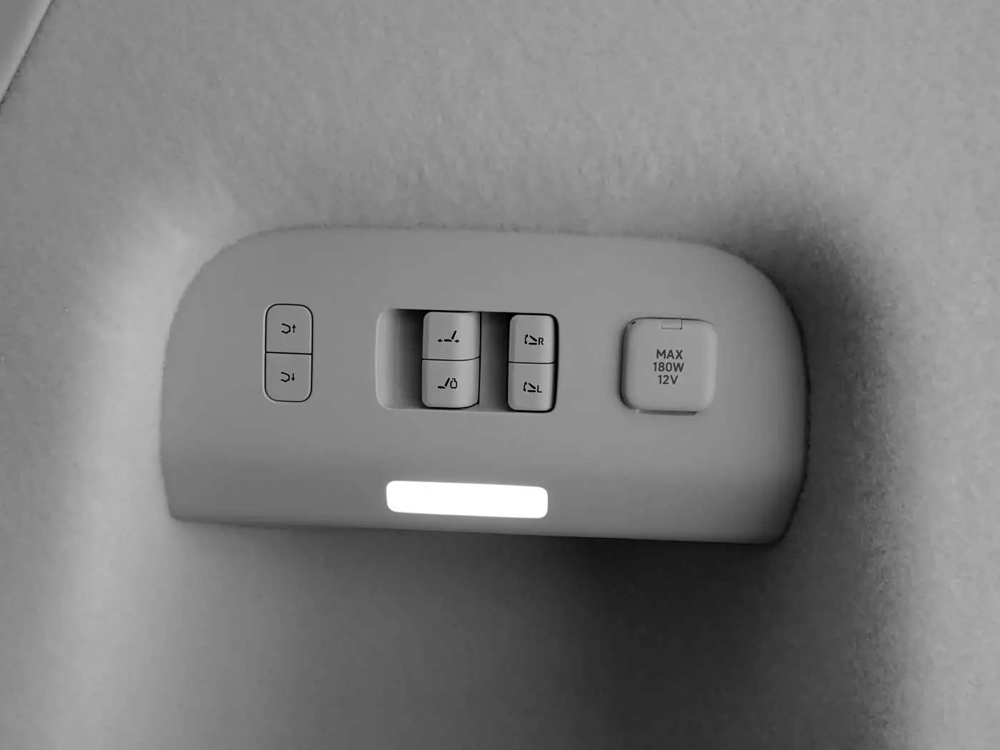sky-nomad-n70-interior-white-32