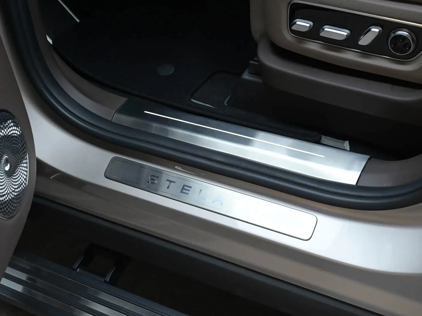 stelato-g9-interior-brown-16
