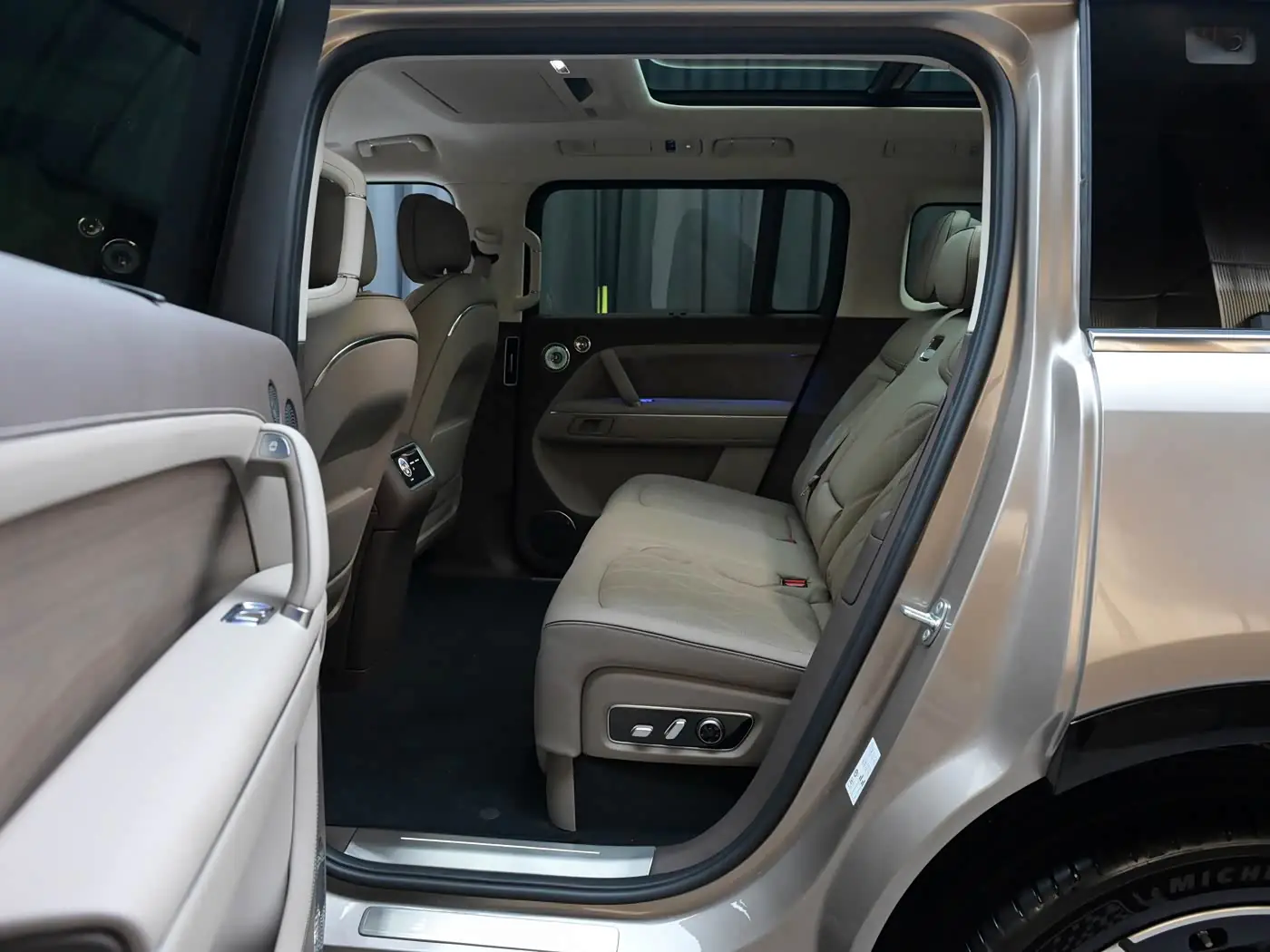 stelato-g9-interior-brown-18