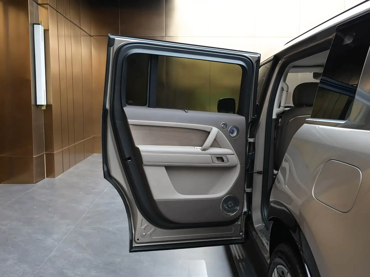 stelato-g9-interior-brown-20
