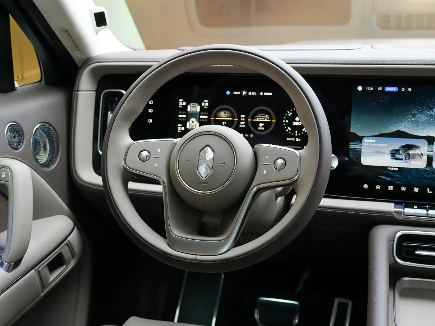 stelato-g9-interior-brown-7