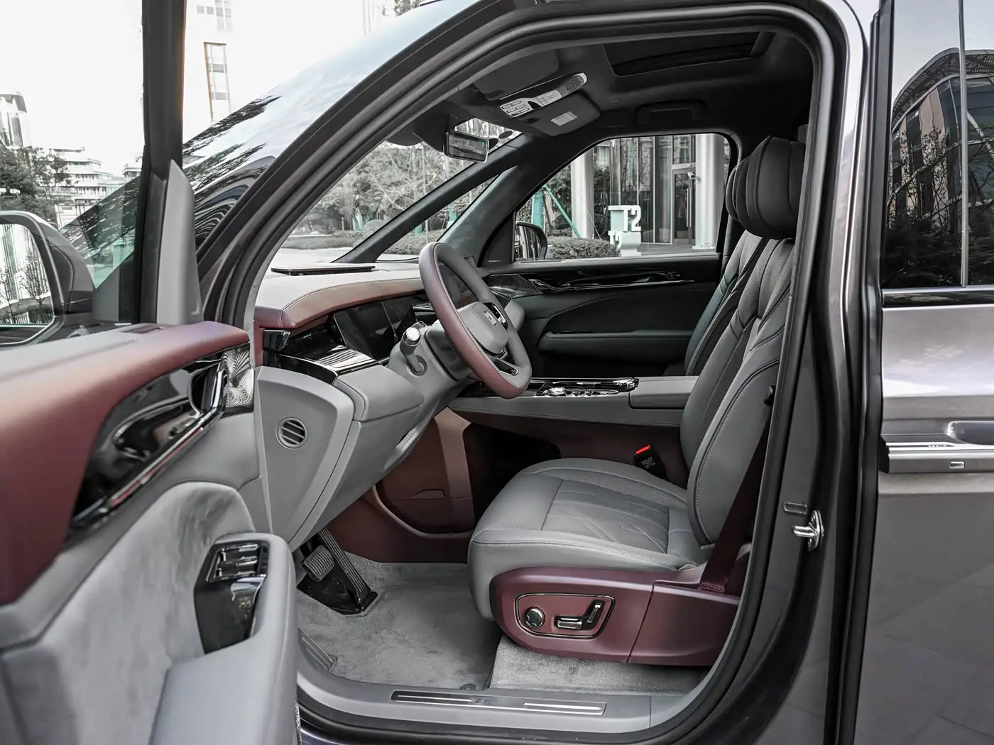 zeekr-009-2026-interior-purple-gray-10