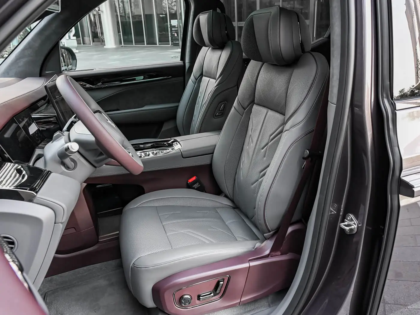 zeekr-009-2026-interior-purple-gray-11