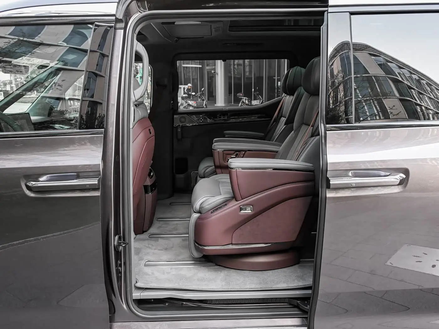 zeekr-009-2026-interior-purple-gray-13