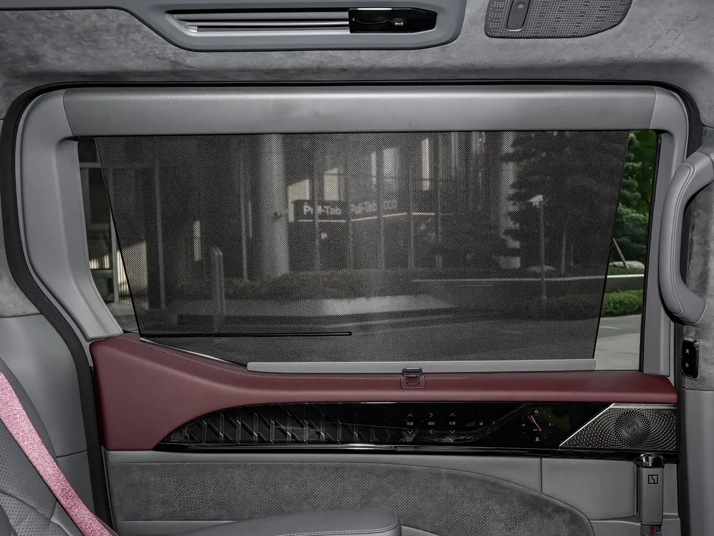 zeekr-009-2026-interior-purple-gray-16