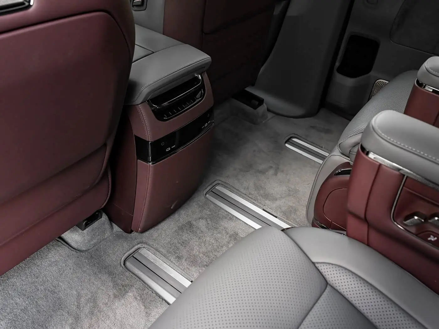 zeekr-009-2026-interior-purple-gray-17
