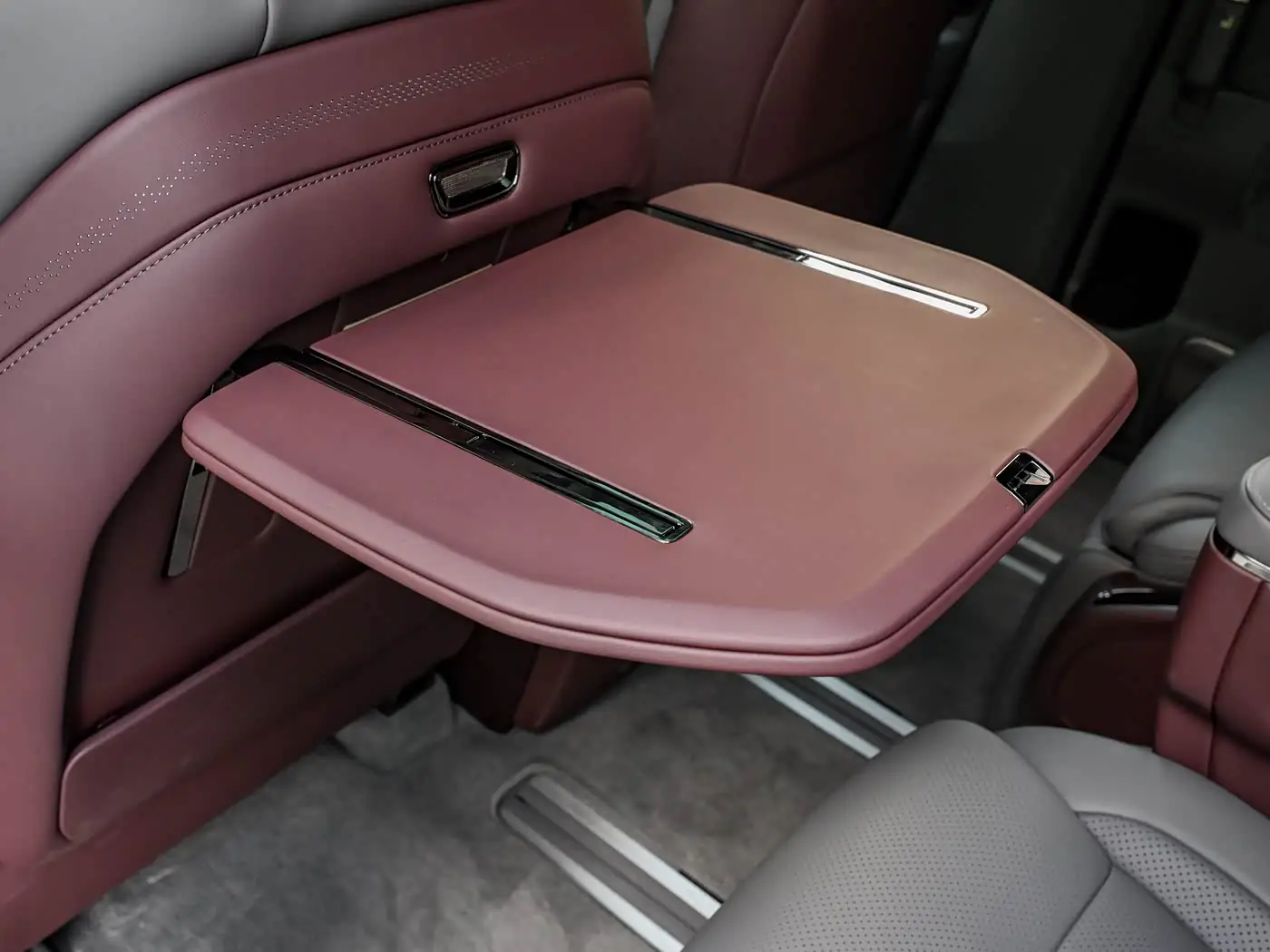 zeekr-009-2026-interior-purple-gray-18