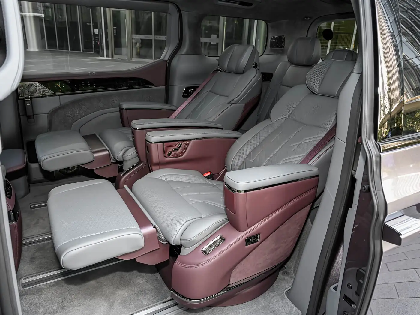 zeekr-009-2026-interior-purple-gray-20