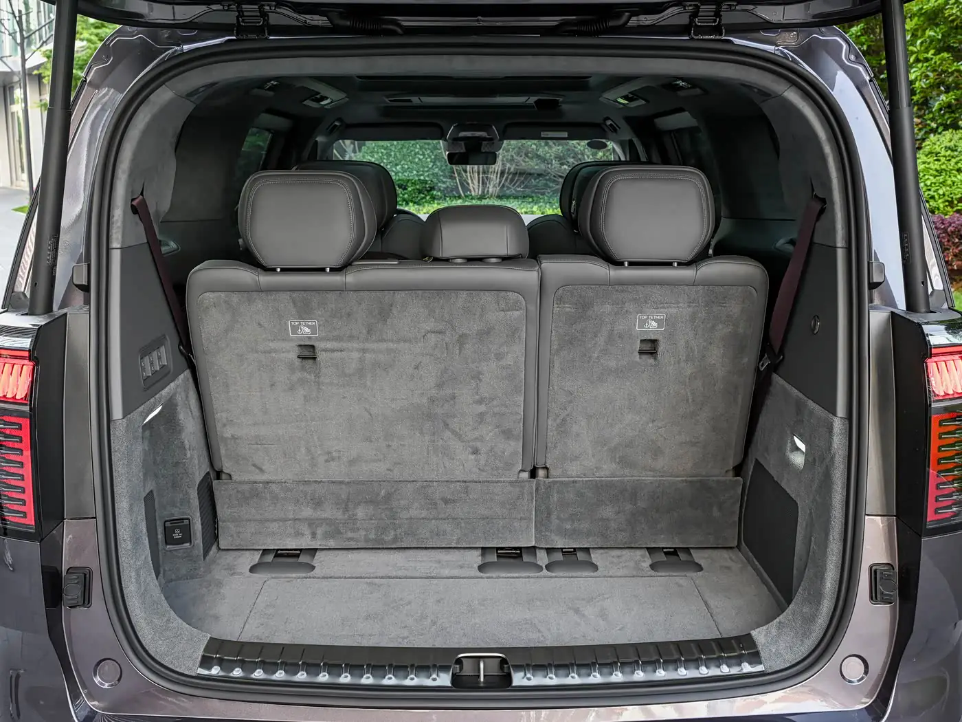 zeekr-009-2026-interior-purple-gray-25