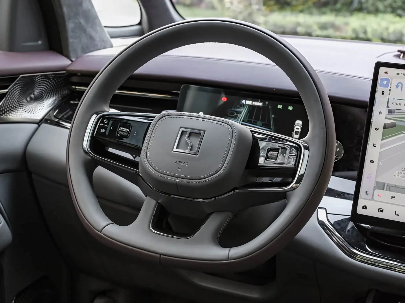 zeekr-009-2026-interior-purple-gray-7