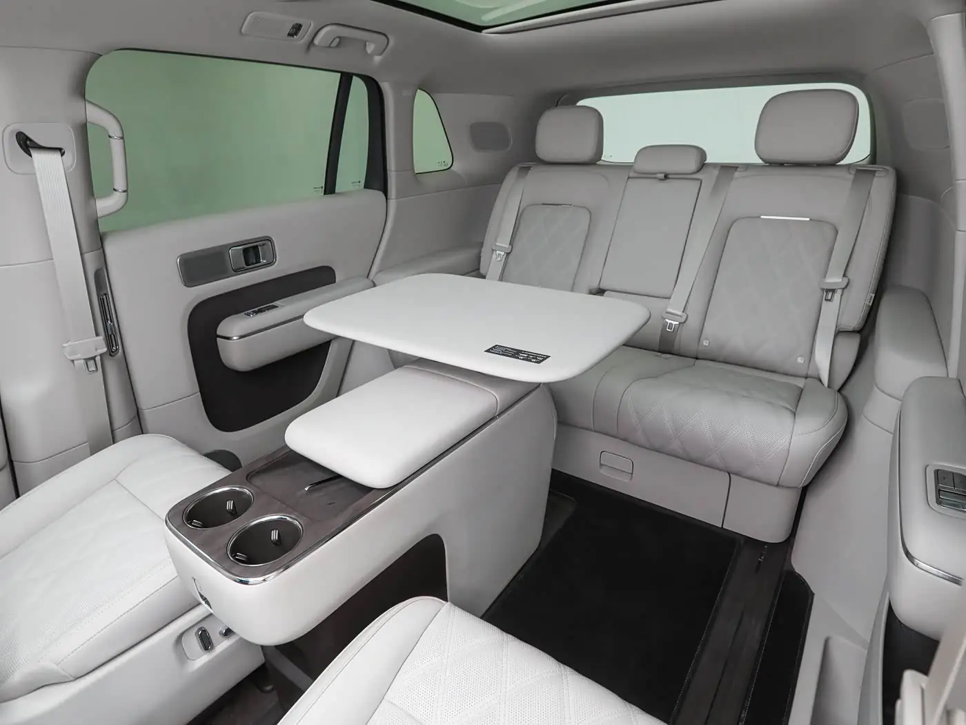 sky-nomad-n70-interior-white-40